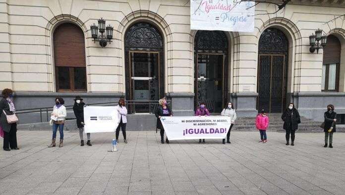concentracion 8m periodistas aragon