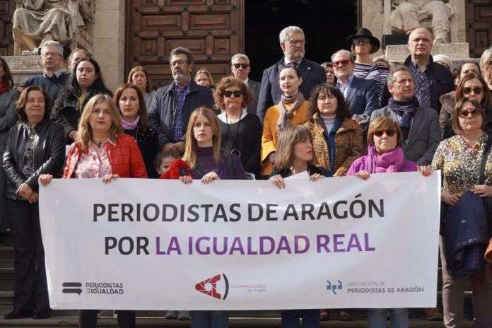 Concentración de Periodistas de Aragón en el Edificio Paraninfo