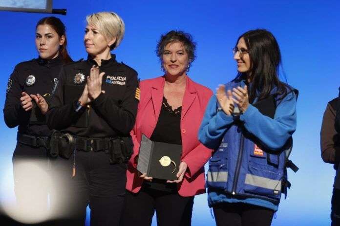 Periodistas de Aragón recoge la Medalla de Aragón por la labor de profesionales en Catarroja para informar sobre la DANA